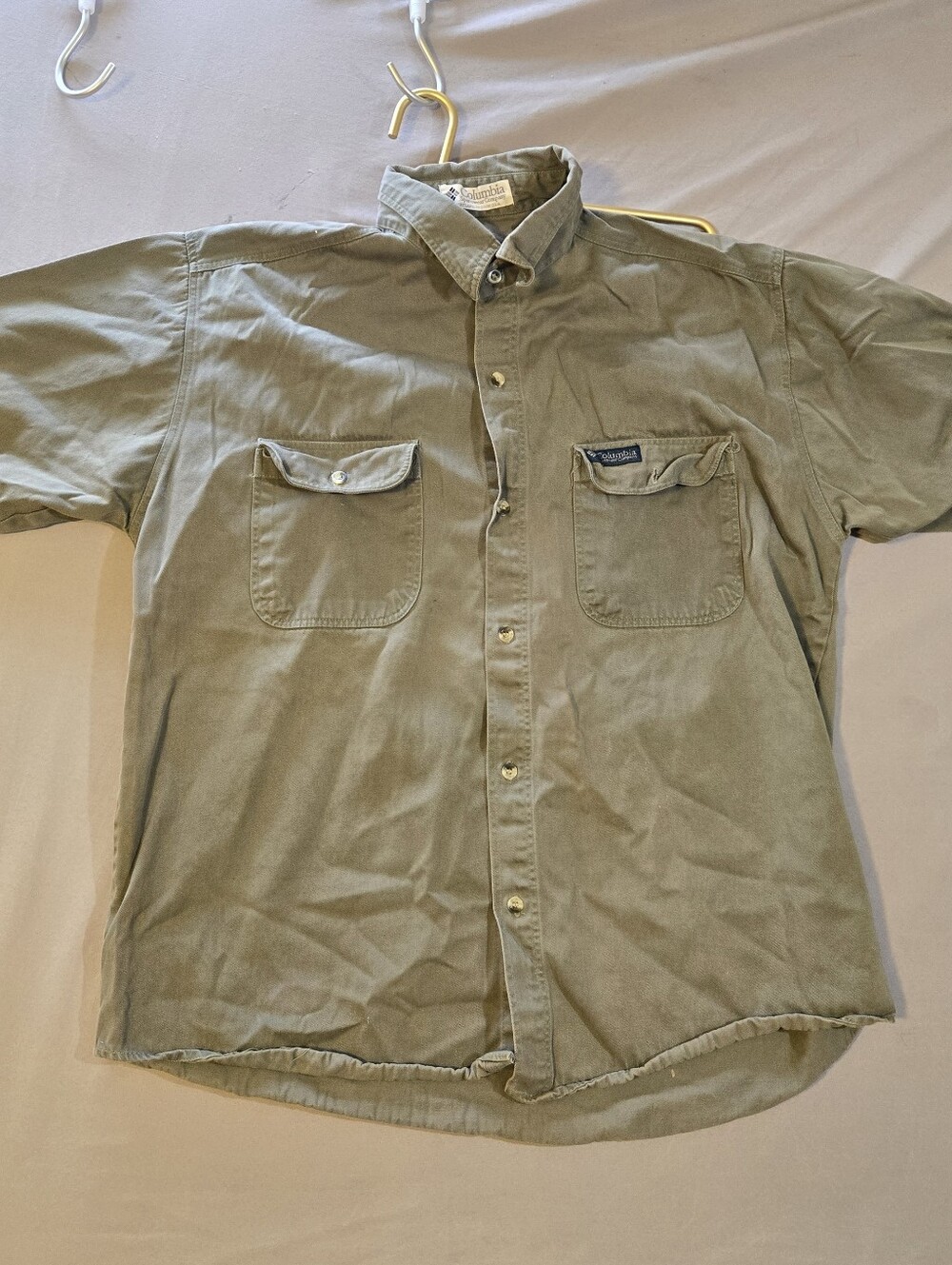 Columbia Men’s Short Sleeve Button-Up Shirt Olive Utility Outdoors Style